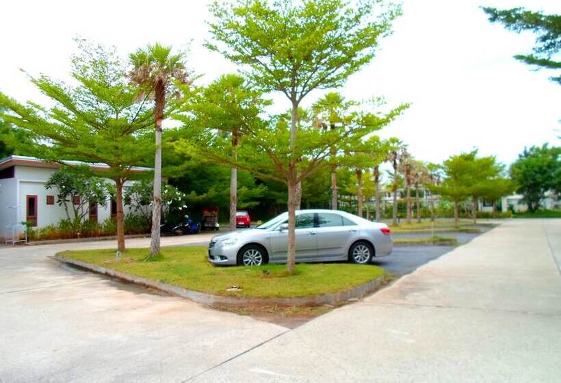 בית מלון כפרי Naraya Riverside Resort