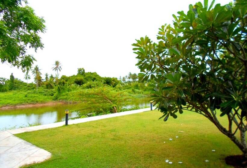 בית מלון כפרי Naraya Riverside Resort