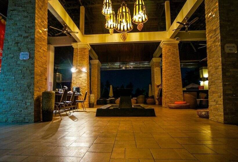 בית מלון כפרי Naraya Riverside Resort