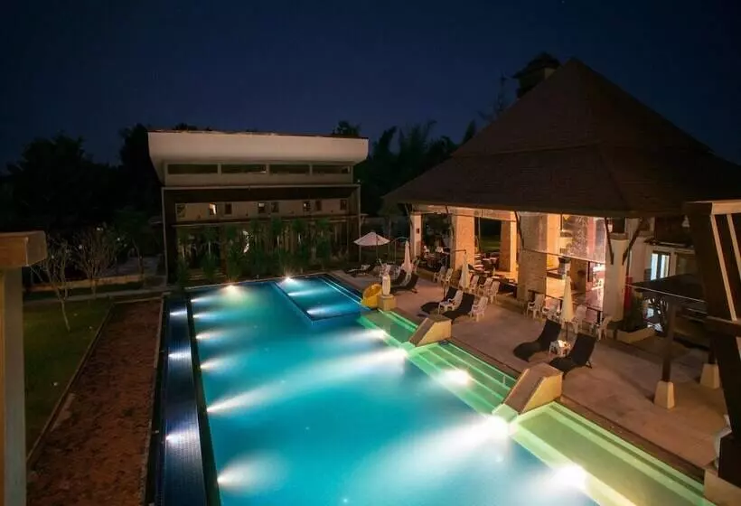 호텔 Naraya Riverside Resort