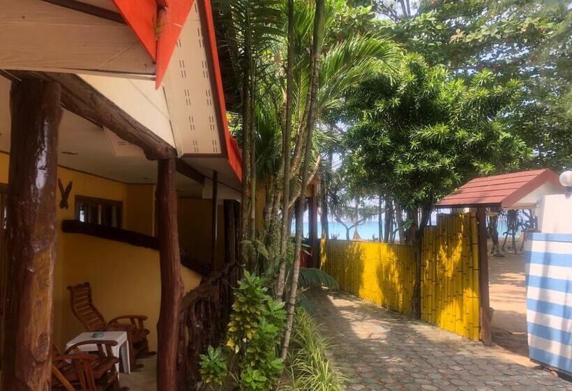 בית מלון כפרי Ruan Mai Naiyang Beach Resort