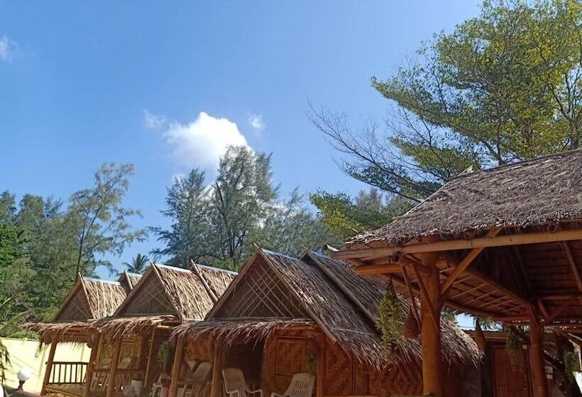 בית מלון כפרי Ruan Mai Naiyang Beach Resort