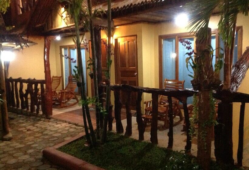 בית מלון כפרי Ruan Mai Naiyang Beach Resort