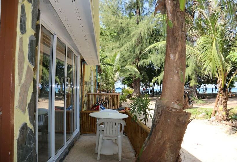 בית מלון כפרי Ruan Mai Naiyang Beach Resort