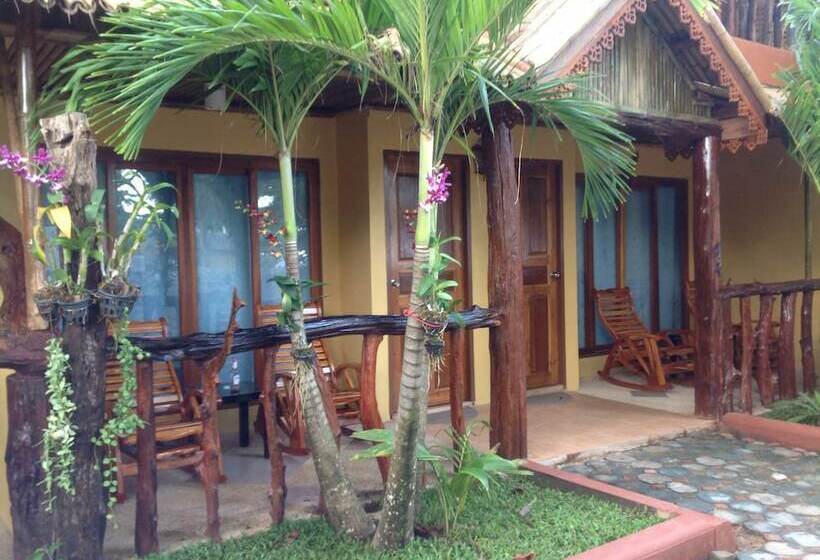 בית מלון כפרי Ruan Mai Naiyang Beach Resort