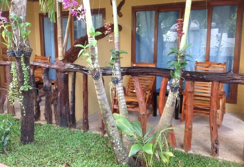 בית מלון כפרי Ruan Mai Naiyang Beach Resort