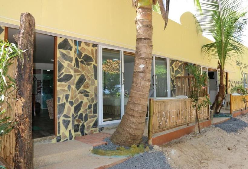 בית מלון כפרי Ruan Mai Naiyang Beach Resort