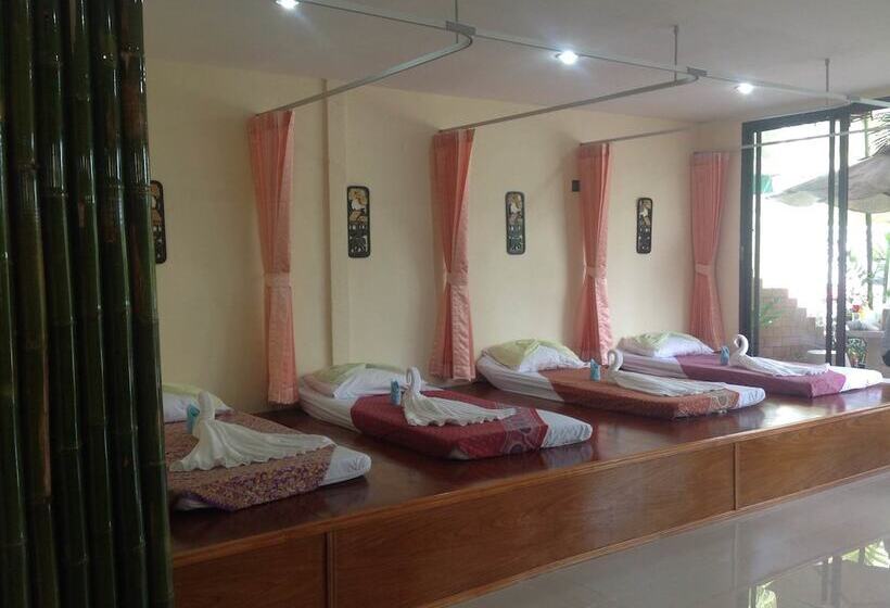 בית מלון כפרי Ruan Mai Naiyang Beach Resort