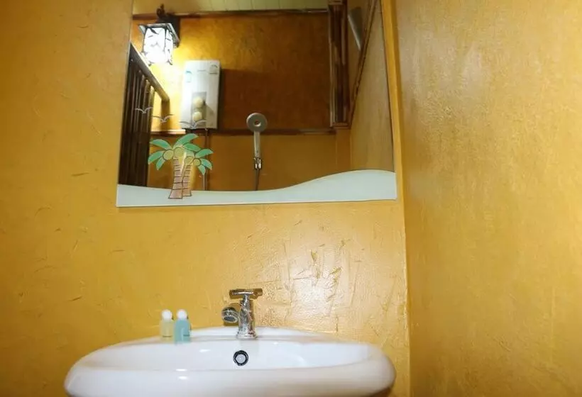 Szálloda Ruan Mai Naiyang Beach Resort