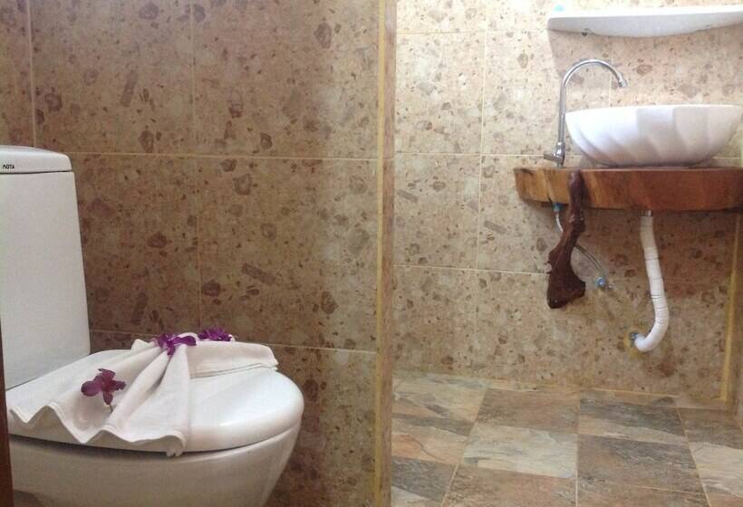 בית מלון כפרי Ruan Mai Naiyang Beach Resort