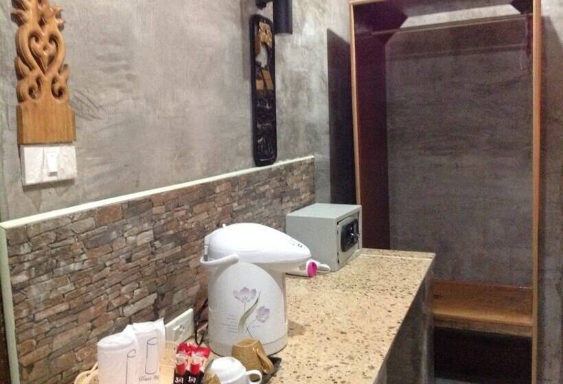 בית מלון כפרי Ruan Mai Naiyang Beach Resort