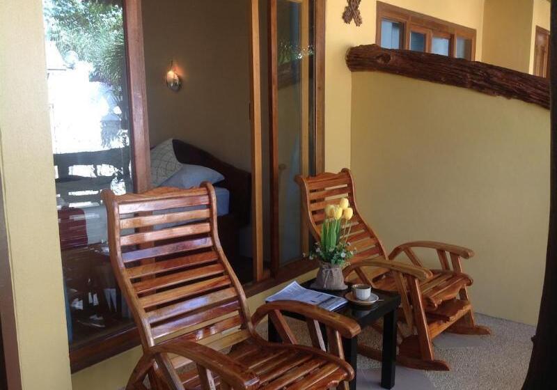 בית מלון כפרי Ruan Mai Naiyang Beach Resort