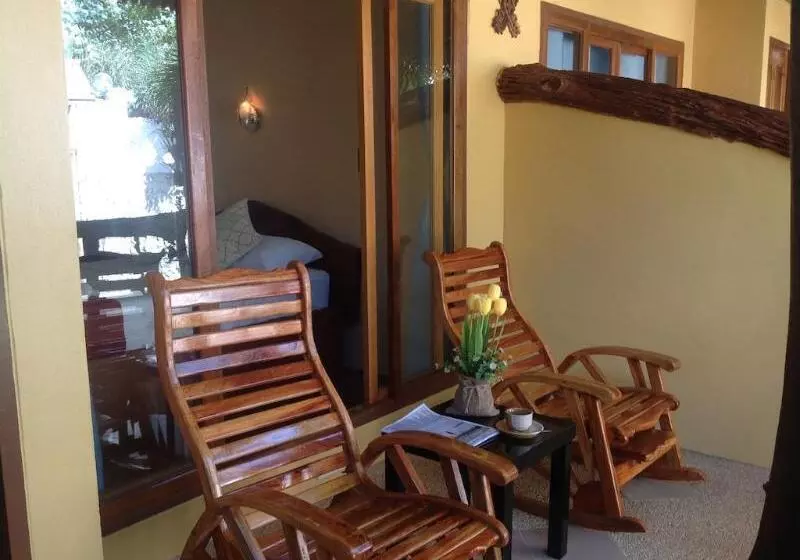 Szálloda Ruan Mai Naiyang Beach Resort