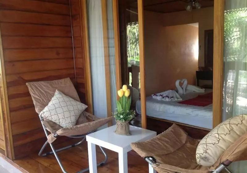 Szálloda Ruan Mai Naiyang Beach Resort