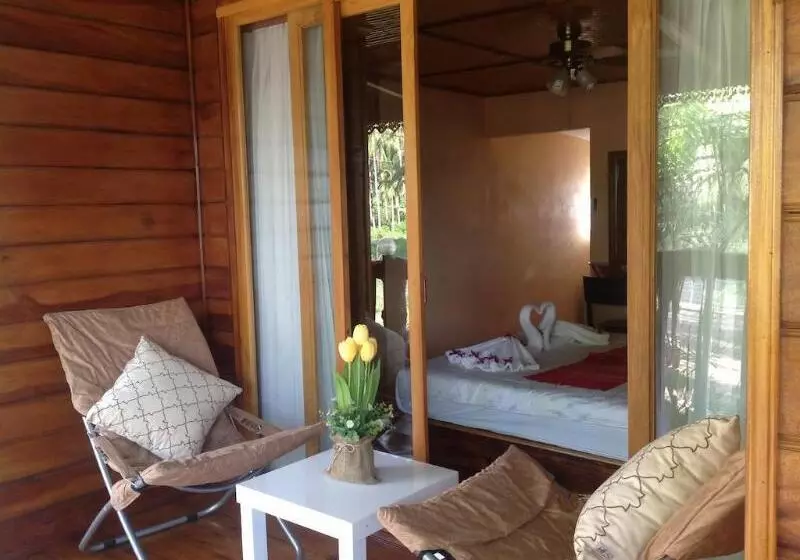 Szálloda Ruan Mai Naiyang Beach Resort