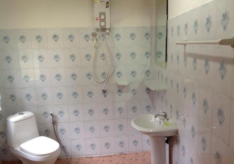 בית מלון כפרי Ruan Mai Naiyang Beach Resort