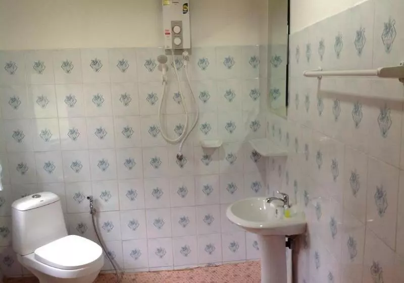 Szálloda Ruan Mai Naiyang Beach Resort