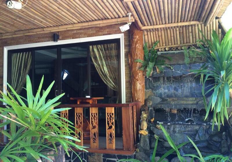 בית מלון כפרי Ruan Mai Naiyang Beach Resort