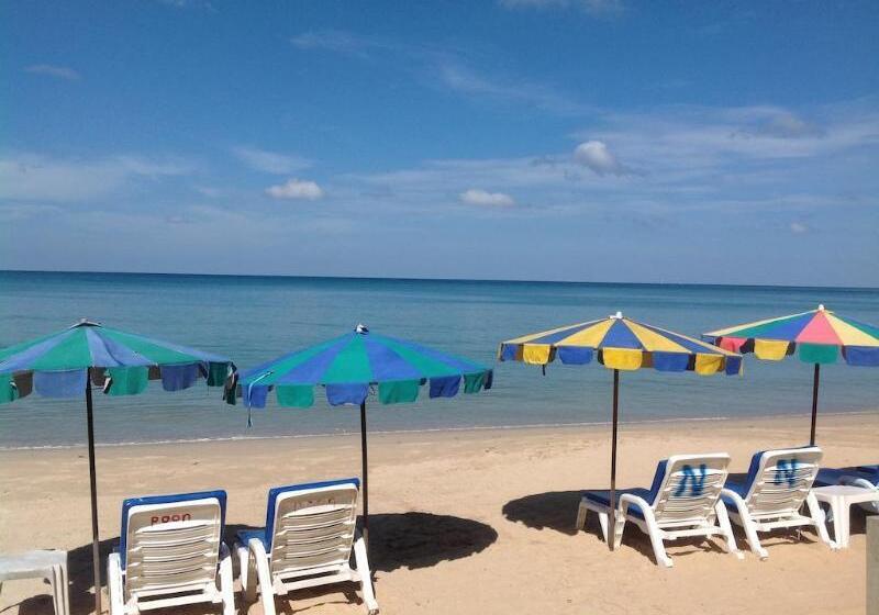 בית מלון כפרי Ruan Mai Naiyang Beach Resort