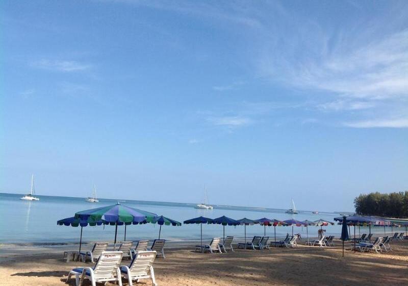 בית מלון כפרי Ruan Mai Naiyang Beach Resort