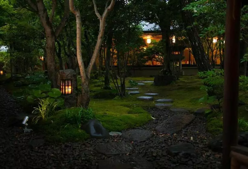 בית מלון כפרי Yakakutei