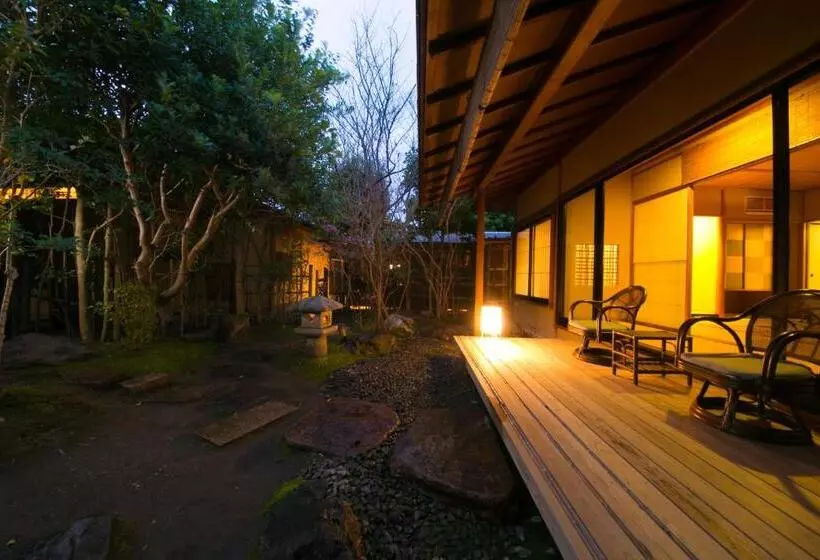 בית מלון כפרי Yakakutei