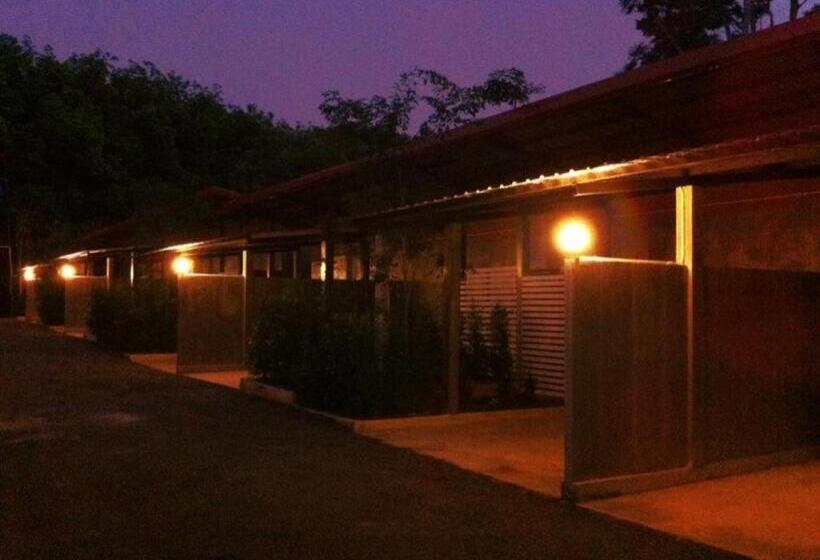 בית מלון כפרי Secret Garden Trang Resort