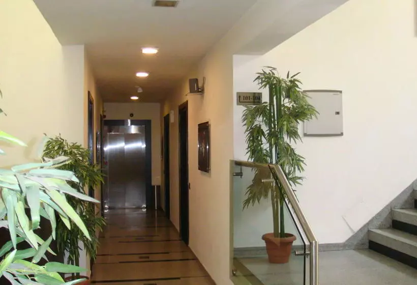 فندق Shreyans Inn