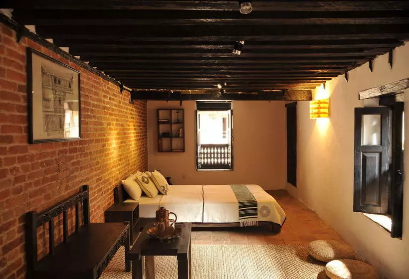 پانسیون Peacock Guest House