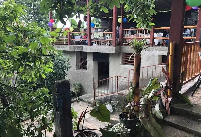 پانسیون Turin Vue La Montagne Lodge