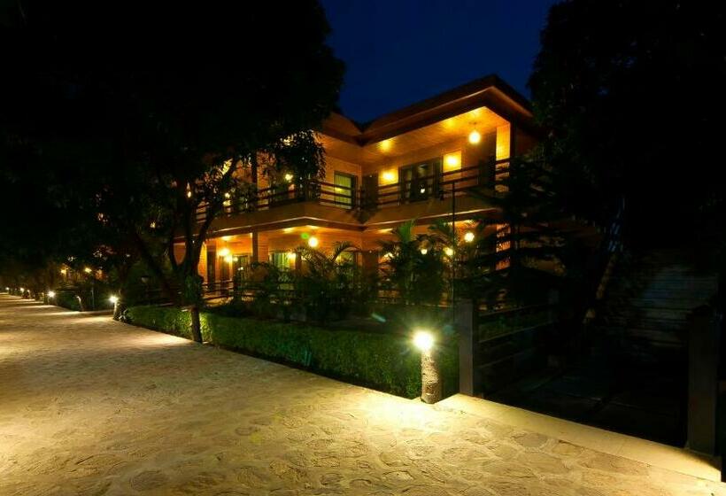 Tuskar S Riverside Resort