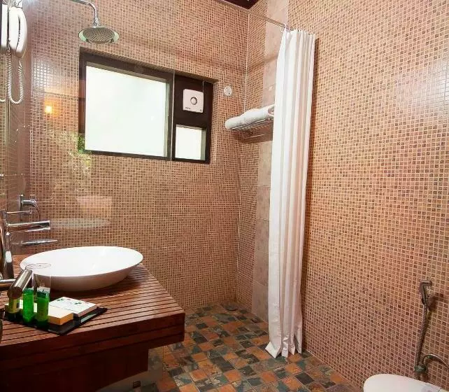 Tuskar S Riverside Resort