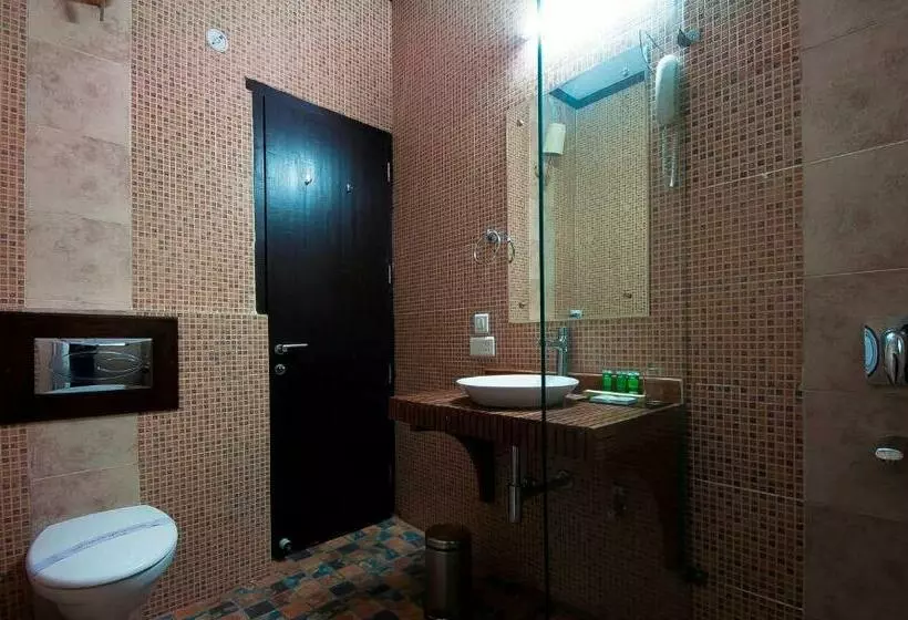 Tuskar S Riverside Resort