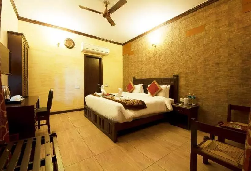 Tuskar S Riverside Resort