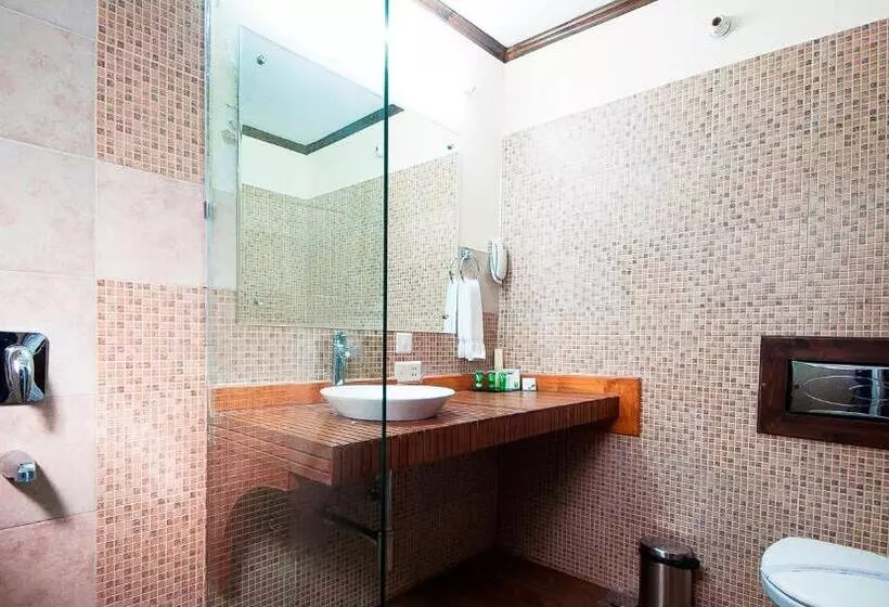 Tuskar S Riverside Resort