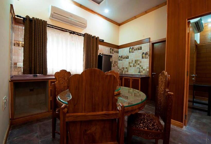 Tuskar S Riverside Resort