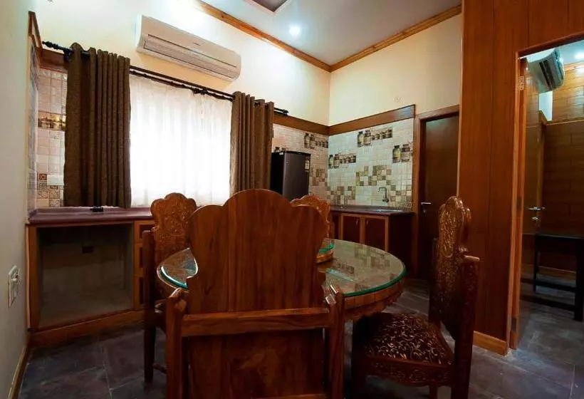 Tuskar S Riverside Resort