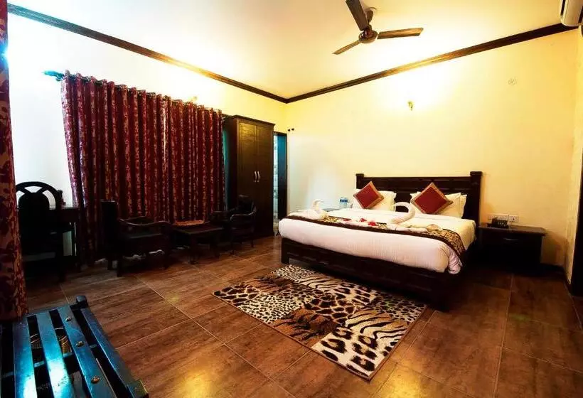 Tuskar S Riverside Resort