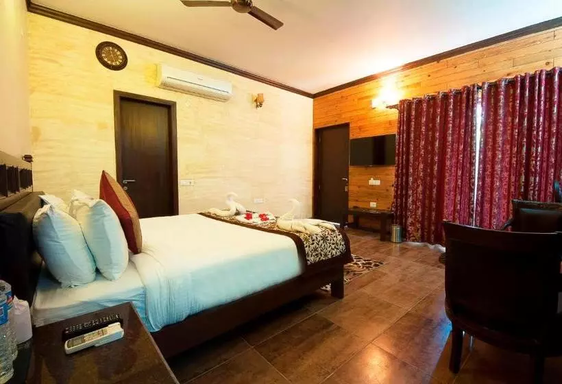 Tuskar S Riverside Resort