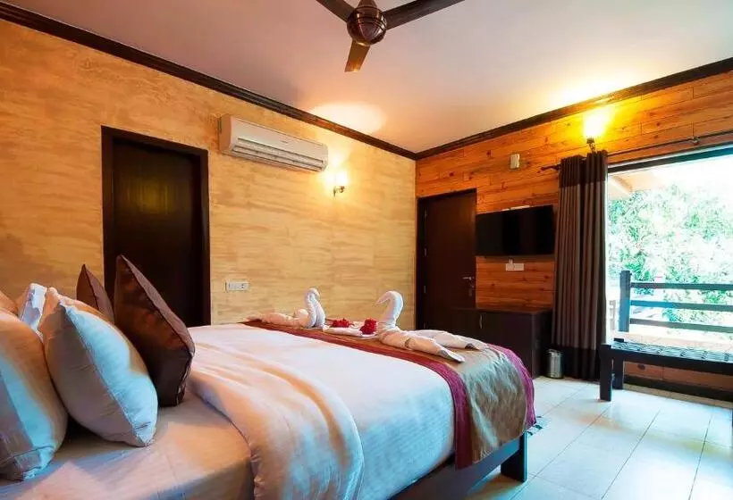 Tuskar S Riverside Resort