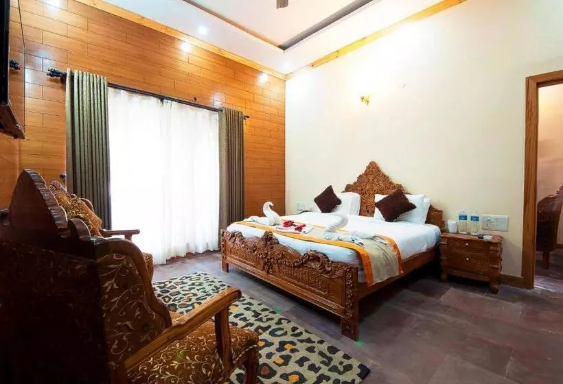 Tuskar S Riverside Resort