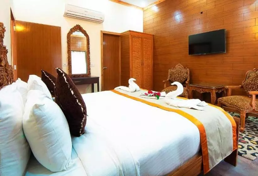 Tuskar S Riverside Resort