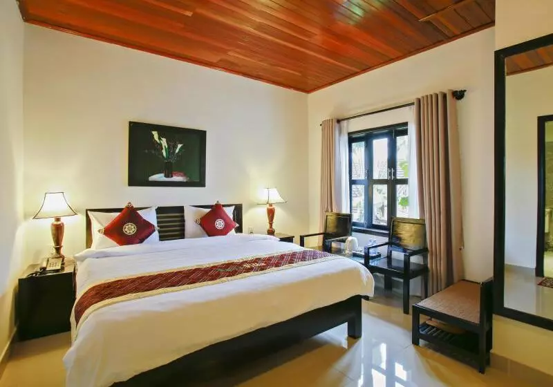 هتل Hoi An Red Frangipani Villa