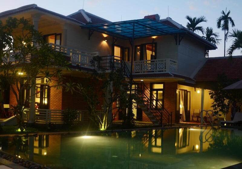 هتل Hoi An Red Frangipani Villa