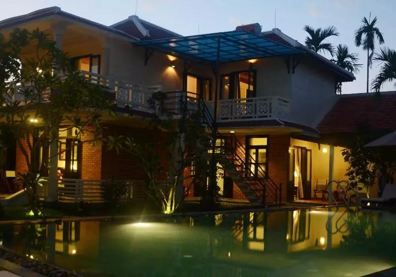 هتل Hoi An Red Frangipani Villa