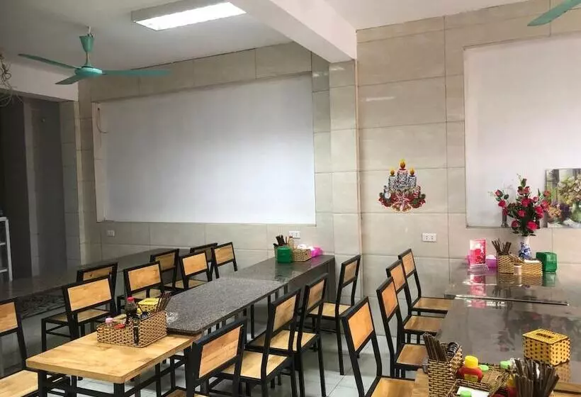 هتل Noi Bai Airport