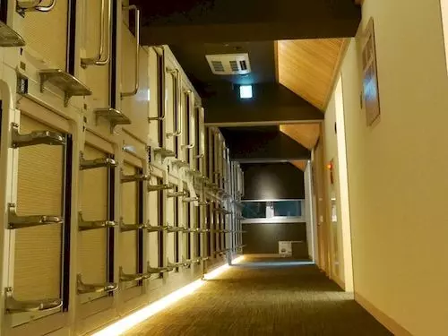 カプセルホテル Tokyo Ginza Bay