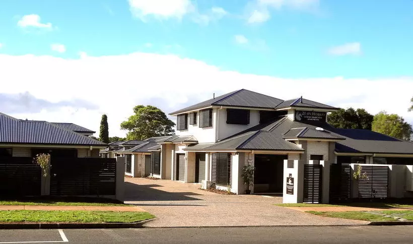 21 On Hursley Motel Apartments