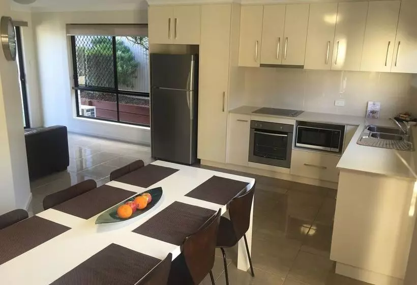 21 On Hursley Motel Apartments