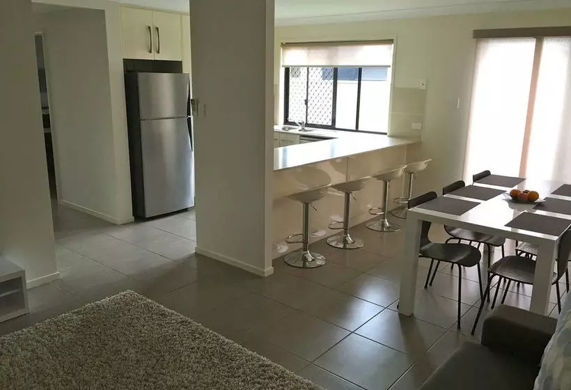 21 On Hursley Motel Apartments